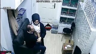 سكس مصري - موظفة محجبة في المكتب بإطلالة جريئة ومشاهد ساخنة وحصرية - xnxll - nxlxx