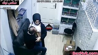 سكس مصري - موظفة محجبة في المكتب بإطلالة جريئة ومشاهد ساخنة وحصرية - xnxll - nxlxx