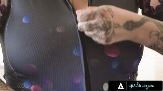 سكس فتيات مع بعض - شاهد كيف الحس فرج صديقتي الممحونة - xnxll